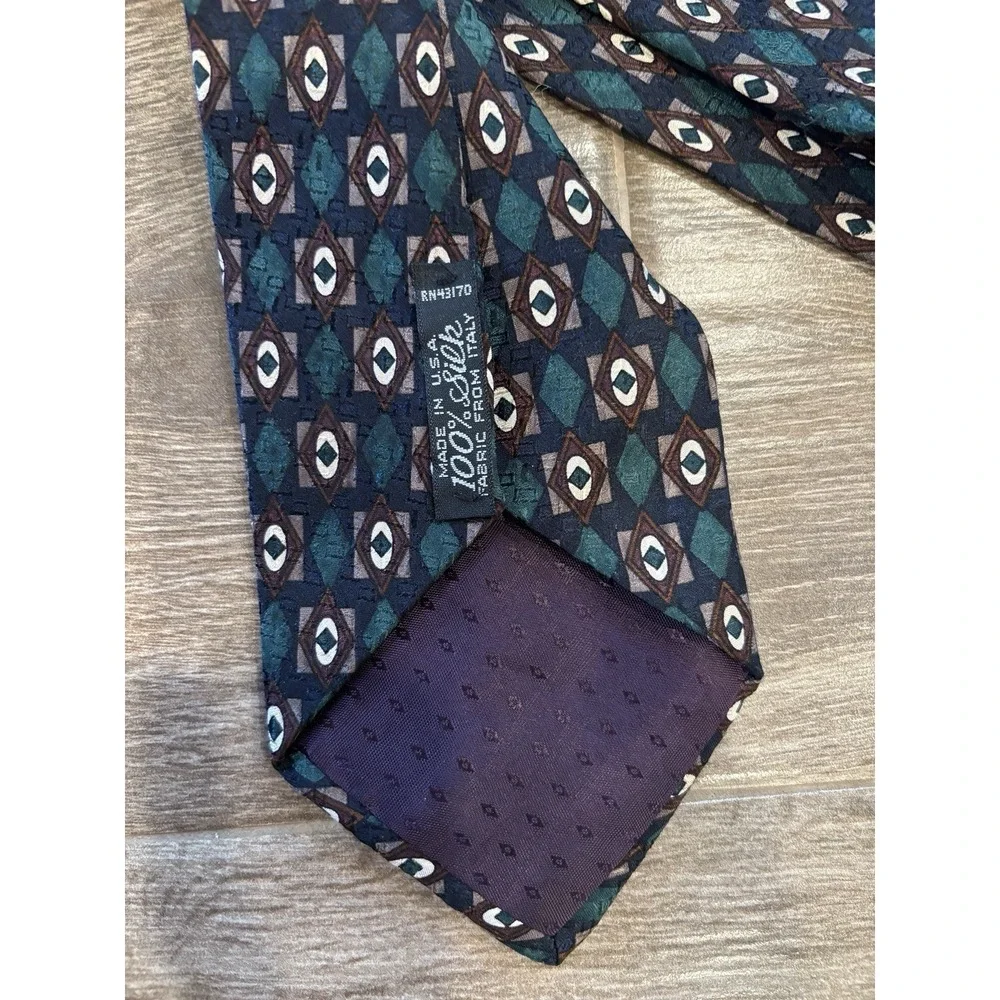 Geoffrey Beene‎ Men's 100% Silk Tie Geometric Chocolate Brown Hunter Green Navy